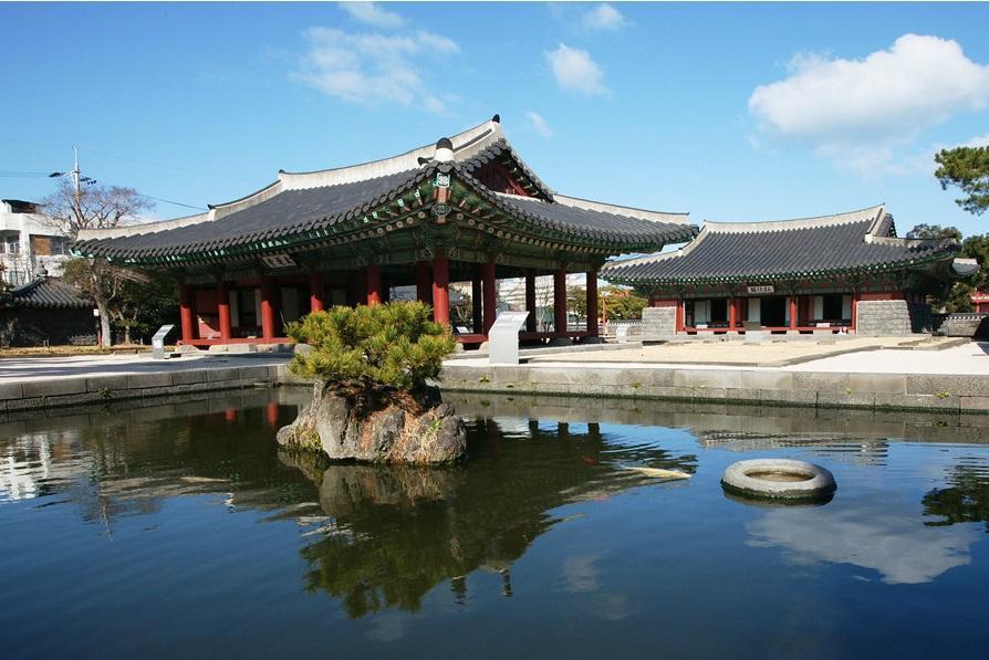 Twins Hotel Jeju Bagian luar foto