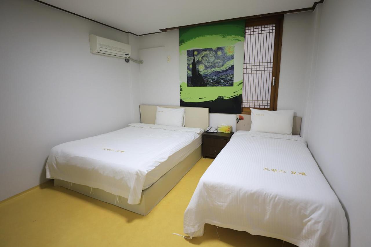 Twins Hotel Jeju Bagian luar foto